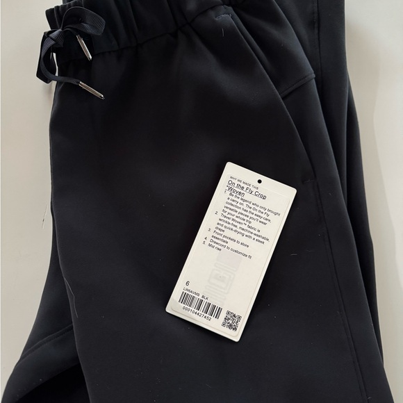 lululemon On The Fly Woven Crop - Picture 1 of 6